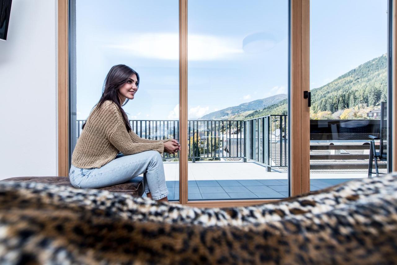 Hotel Kristall Фалцес Екстериор снимка