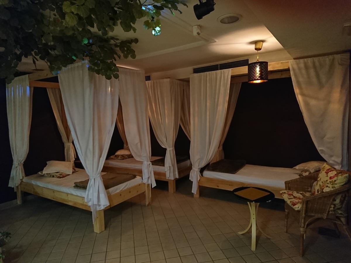 Hotel Kristall Фалцес Екстериор снимка