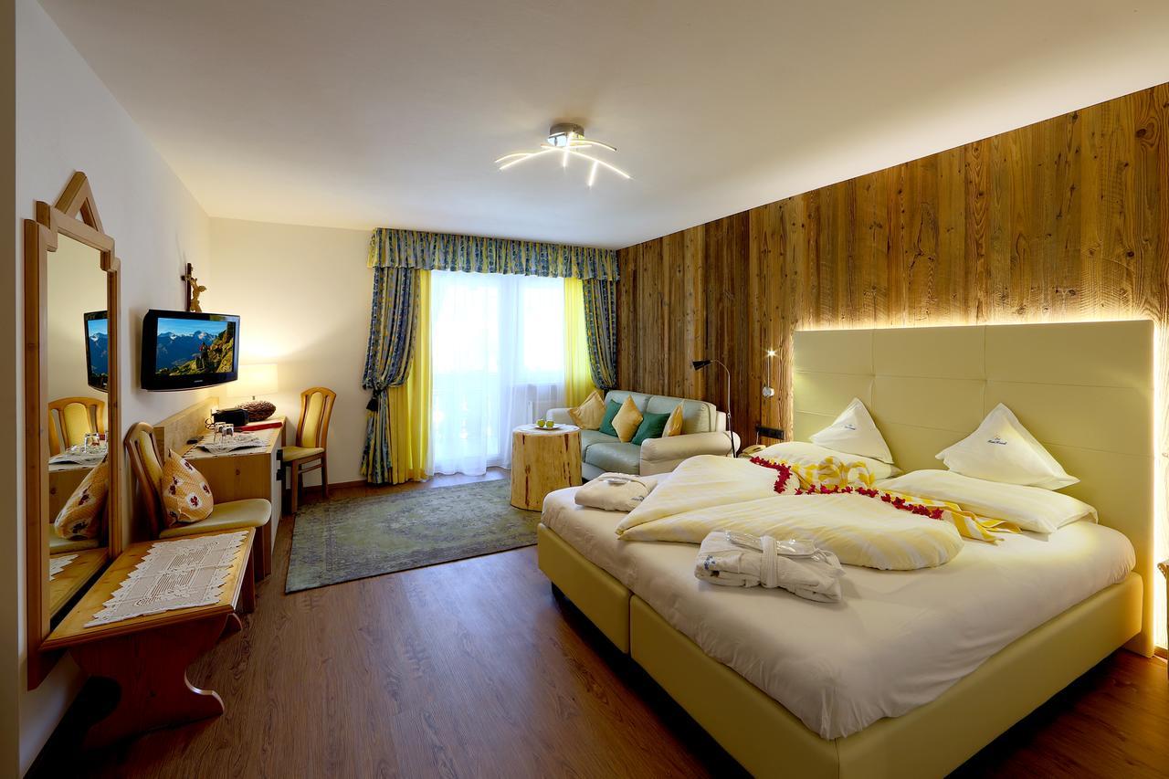 Hotel Kristall Фалцес Екстериор снимка