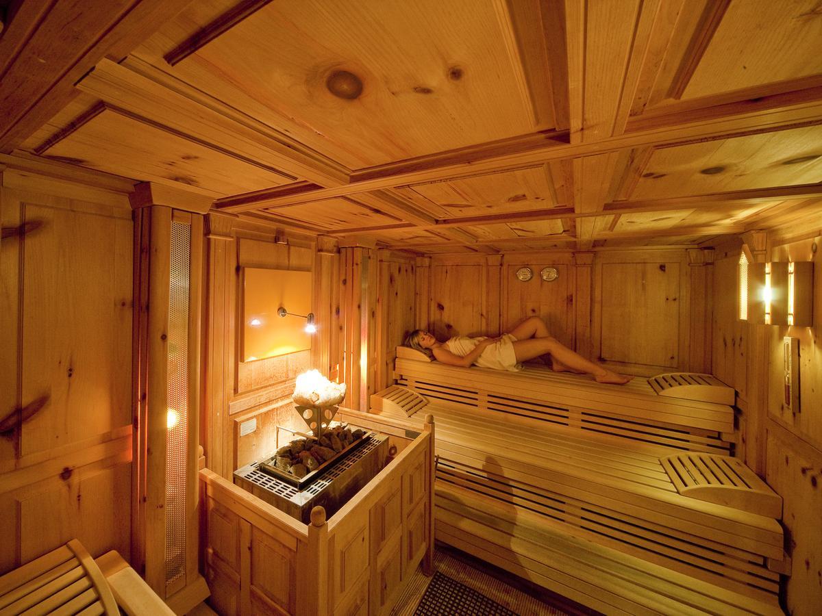 Hotel Kristall Фалцес Екстериор снимка