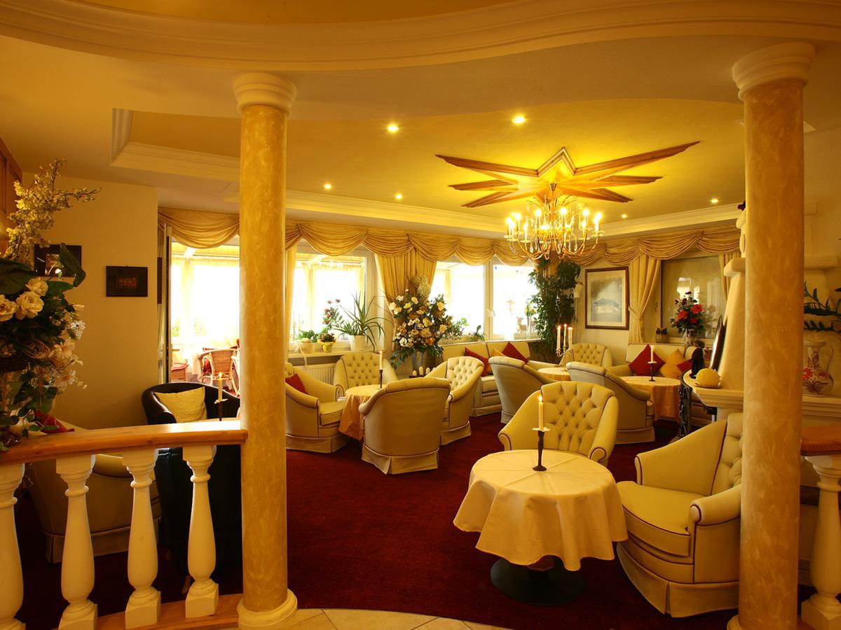 Hotel Kristall Фалцес Екстериор снимка
