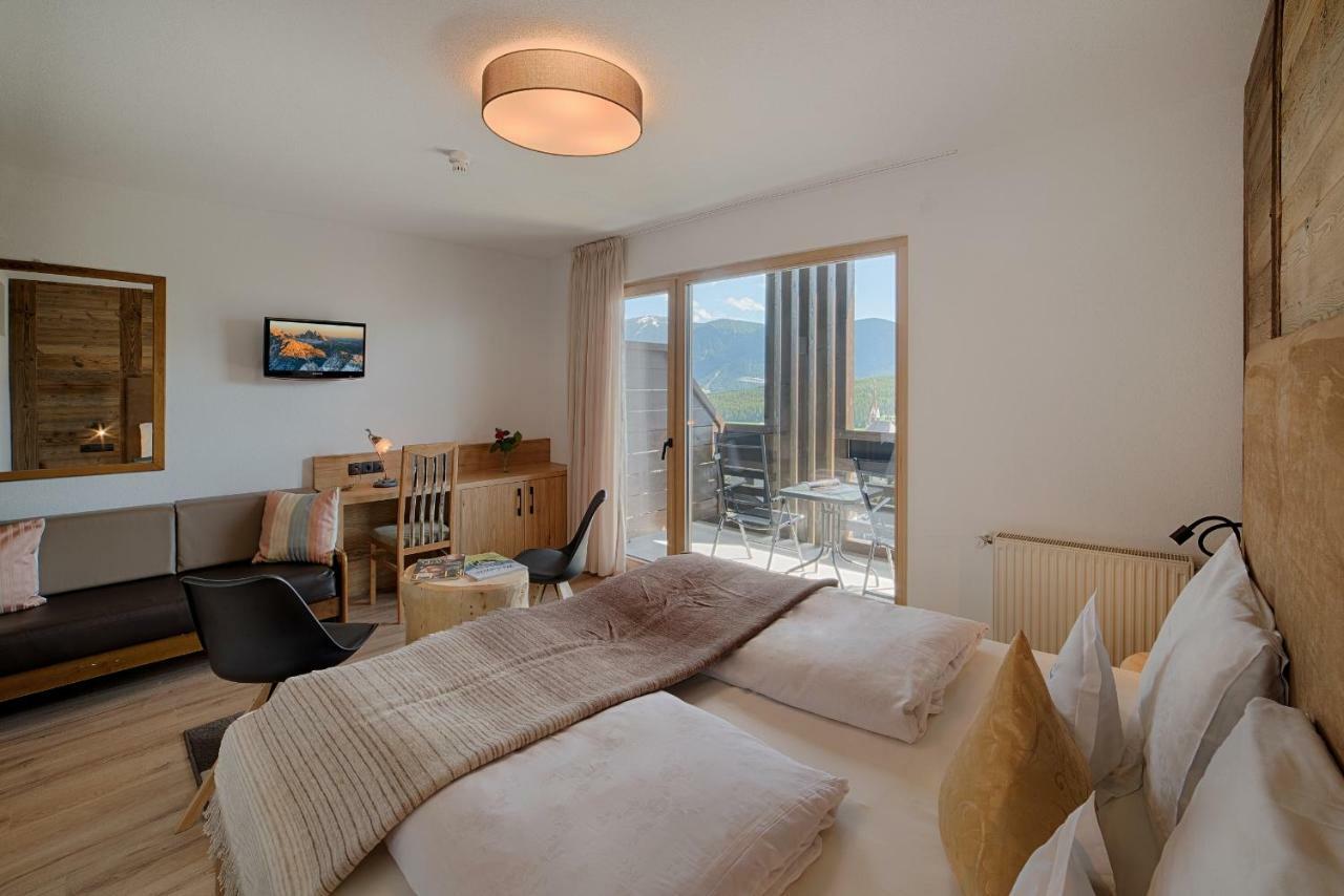 Hotel Kristall Фалцес Екстериор снимка