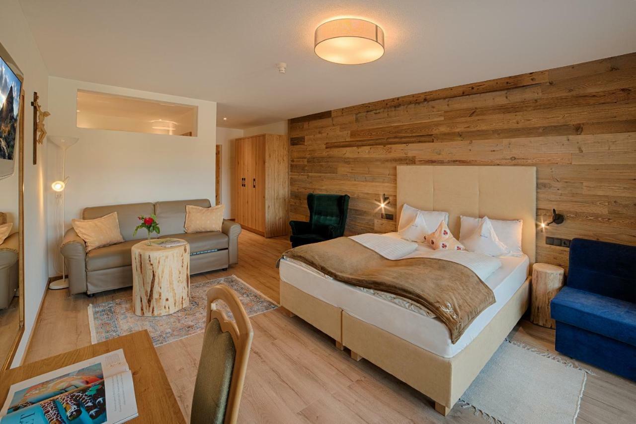 Hotel Kristall Фалцес Екстериор снимка