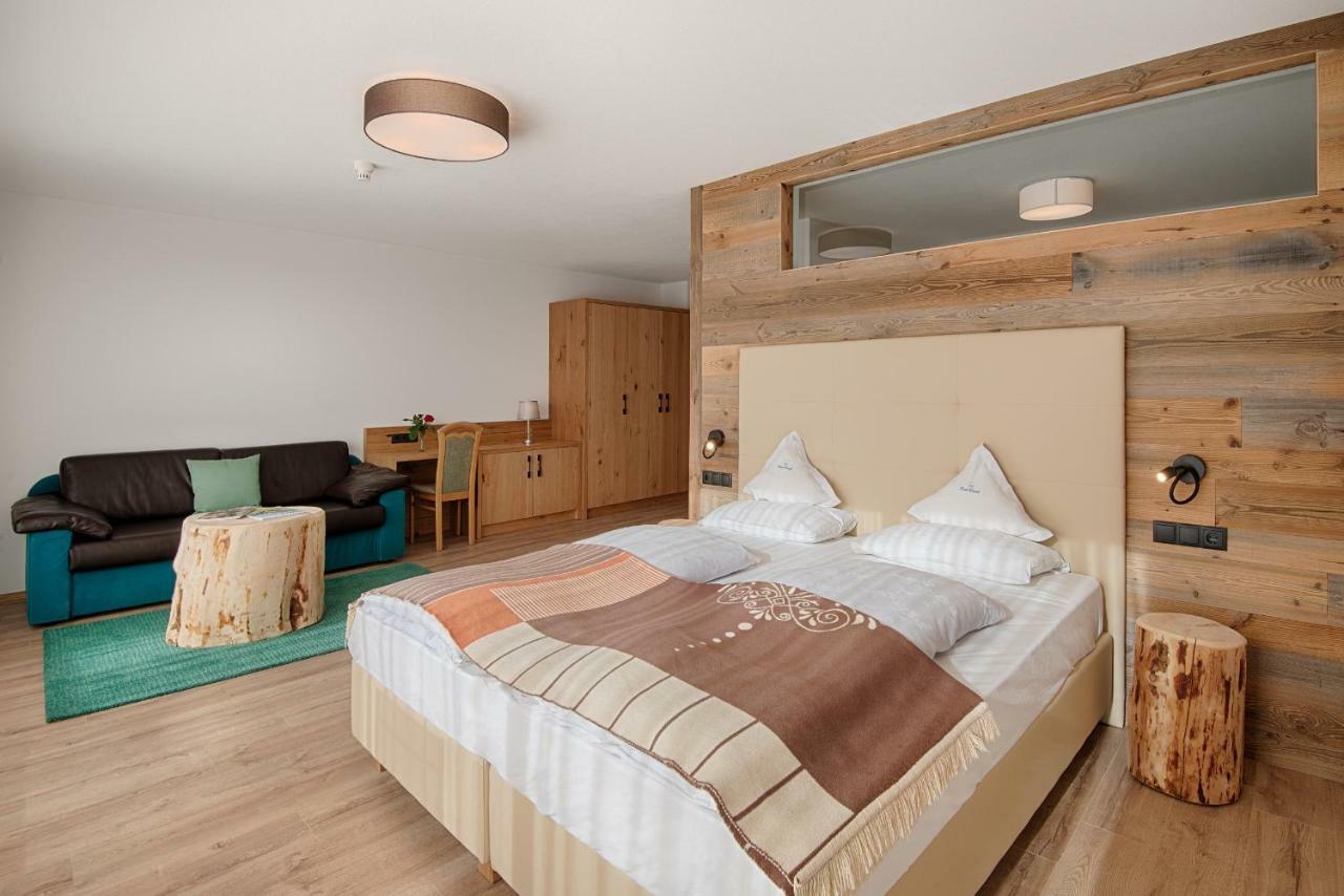 Hotel Kristall Фалцес Екстериор снимка