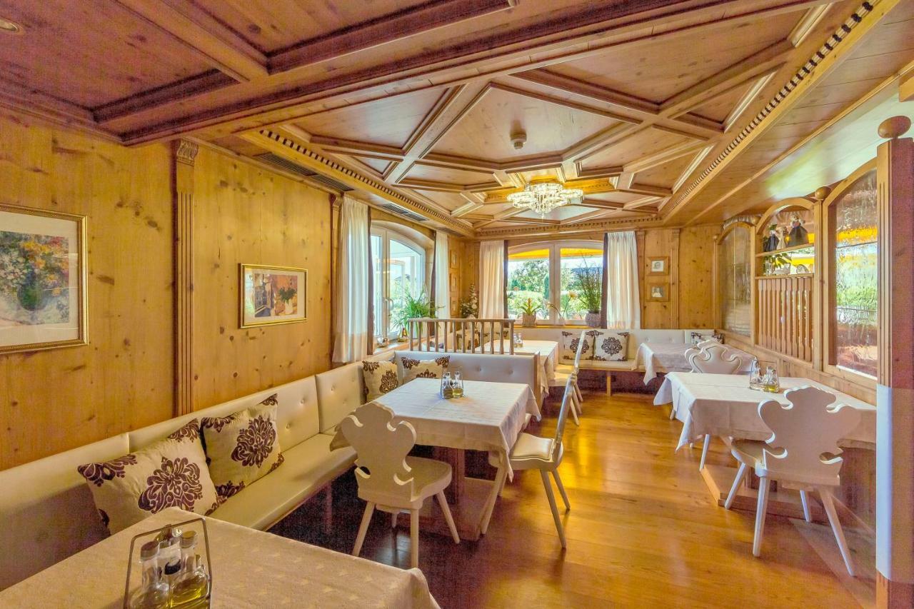 Hotel Kristall Фалцес Екстериор снимка